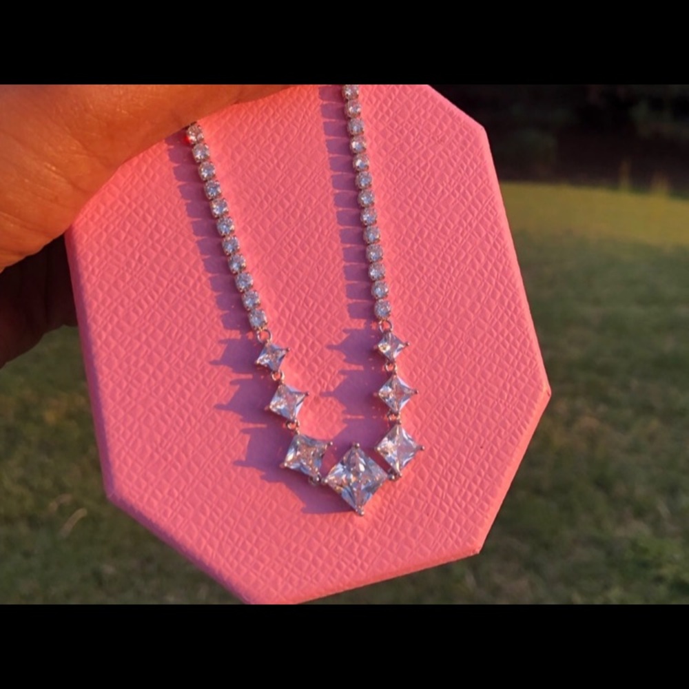 Gorgeus rhodium plated Swarovski elements necklace - Picture 4 of 12